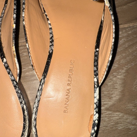 Banana Republic size 6.5 black gray snake print demi mules shoes - Picture 5 of 8
